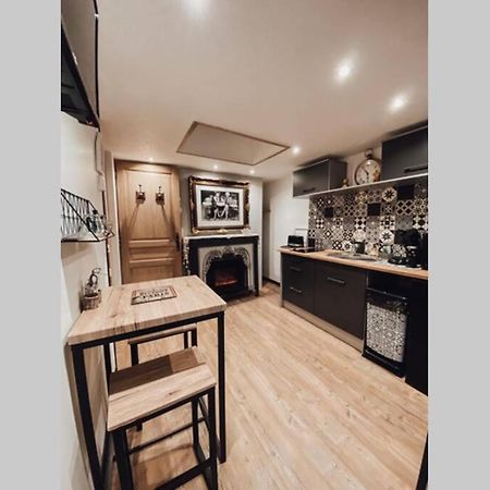 Appartement romantique parisien, baignoire rétro au pied du lit Boulogne-sur-Mer Extérieur photo