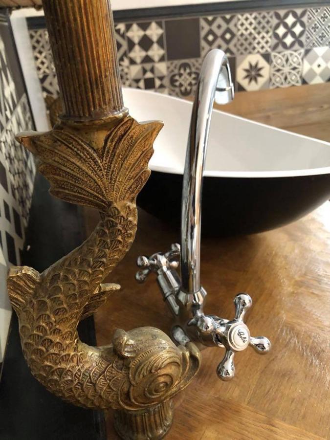 Appartement romantique parisien, baignoire rétro au pied du lit Boulogne-sur-Mer Extérieur photo