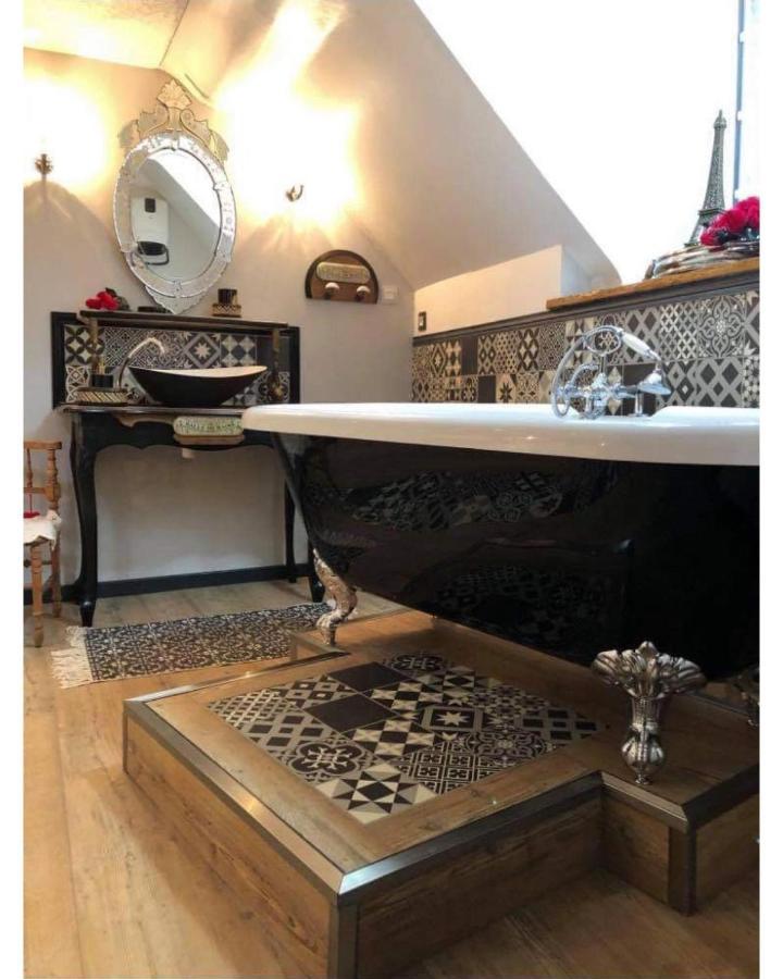Appartement romantique parisien, baignoire rétro au pied du lit Boulogne-sur-Mer Extérieur photo