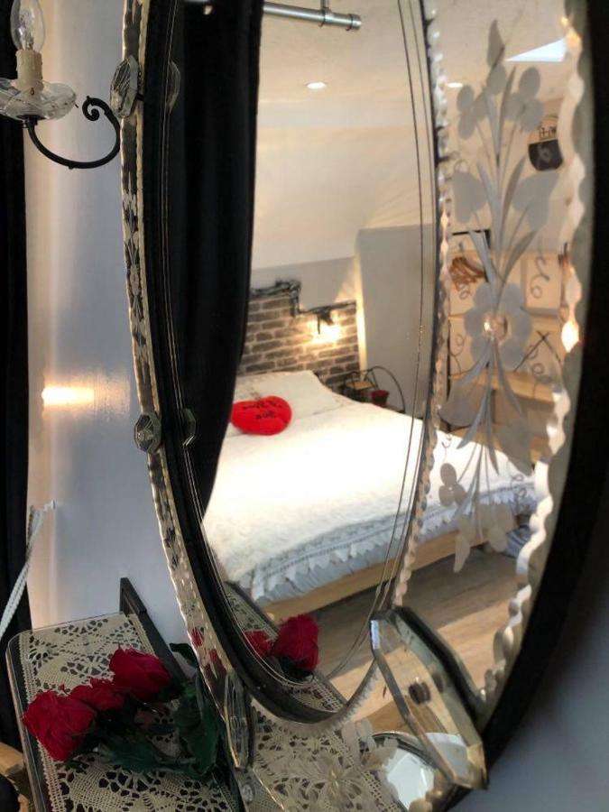 Appartement romantique parisien, baignoire rétro au pied du lit Boulogne-sur-Mer Extérieur photo